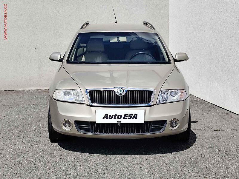 Škoda Octavia (2006) 1.9TDi, ČR, AC, park.čidla - fotka 2 z 17