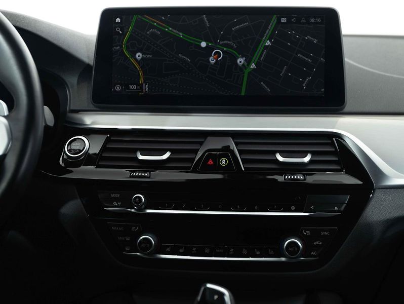 BMW Řada 5 520d xDrive - fotka 14 z 20