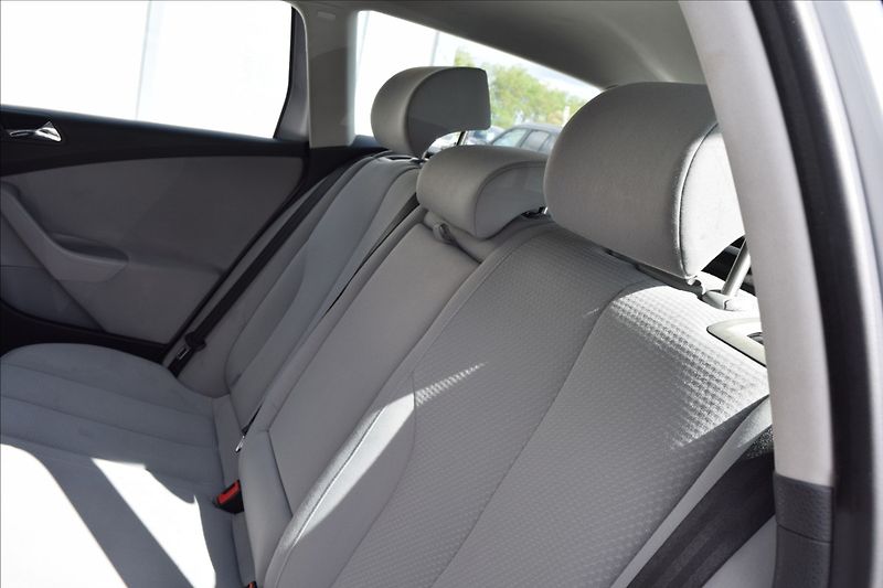 Volkswagen Passat 1,6 i 75KW PO SERVISE - fotka 16 z 41