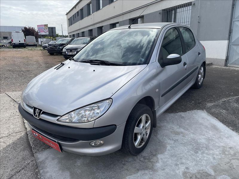 Peugeot 206 1,4i 55kW*tažné*Zachovalé auto - fotka 1 z 36