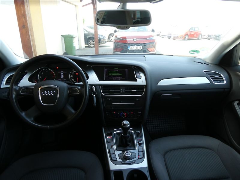 Audi A4 2,0 TDi 125kW serviska,NAVI - fotka 26 z 40