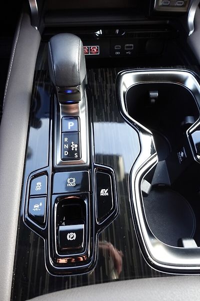 Lexus RX 350h Executive - fotka 22 z 36