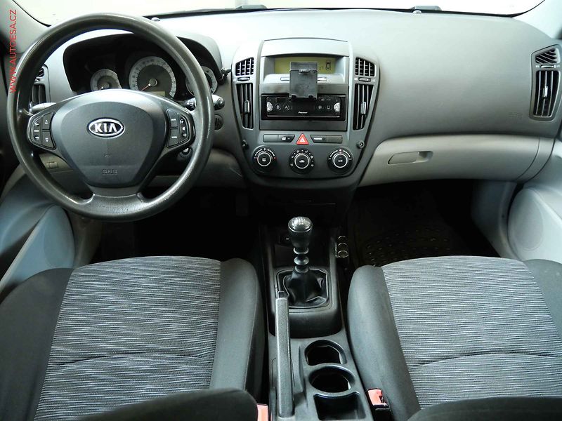 Kia Ceed (2007) 1.4i, ČR, Klima - fotka 8 z 19