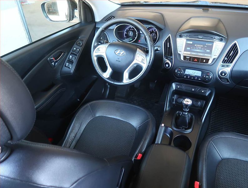 Hyundai ix35 (2011) 2.0 CRDi, 4X4, Serv.kniha - fotka 7 z 19