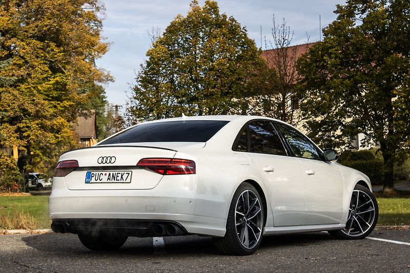 Audi S8 - fotka 5 z 30