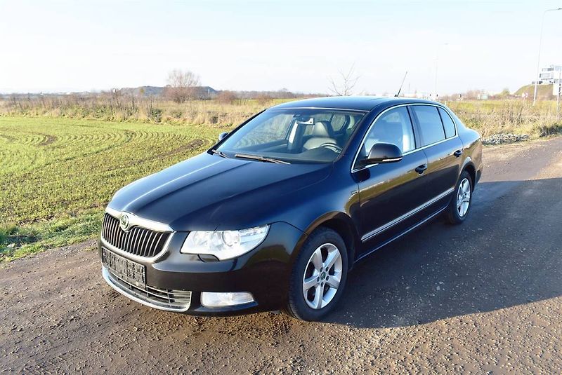 Škoda Superb 2,0 TDI SERVIS STK NOVÉ DSG! - fotka 1 z 19