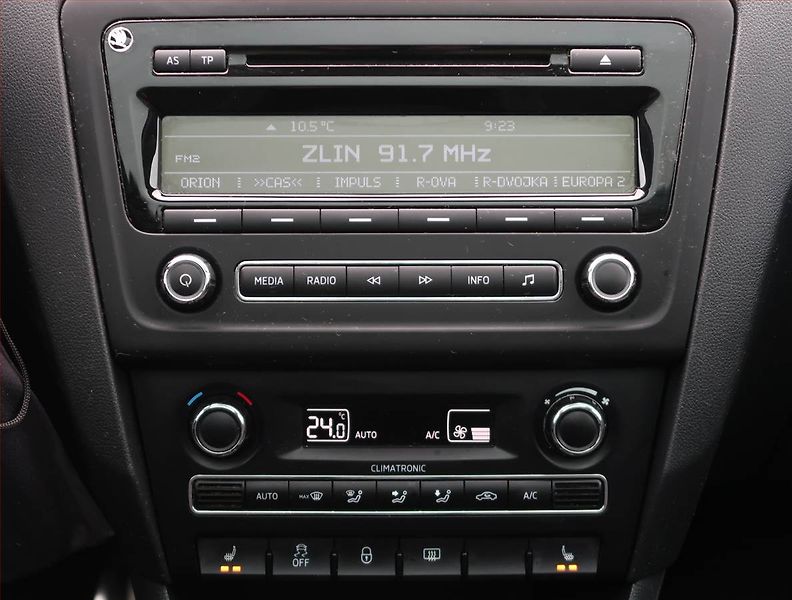 Škoda Rapid (2014) Spaceback 1.2 TSI, ČR,1.maj - fotka 12 z 19