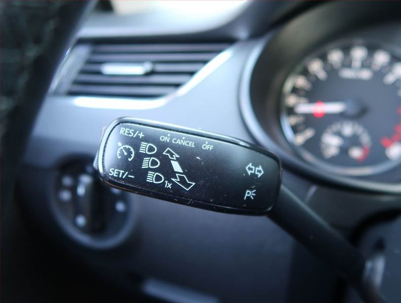 Škoda Octavia (2013) 2.0 TDI, Tempomat - fotka 20 z 20