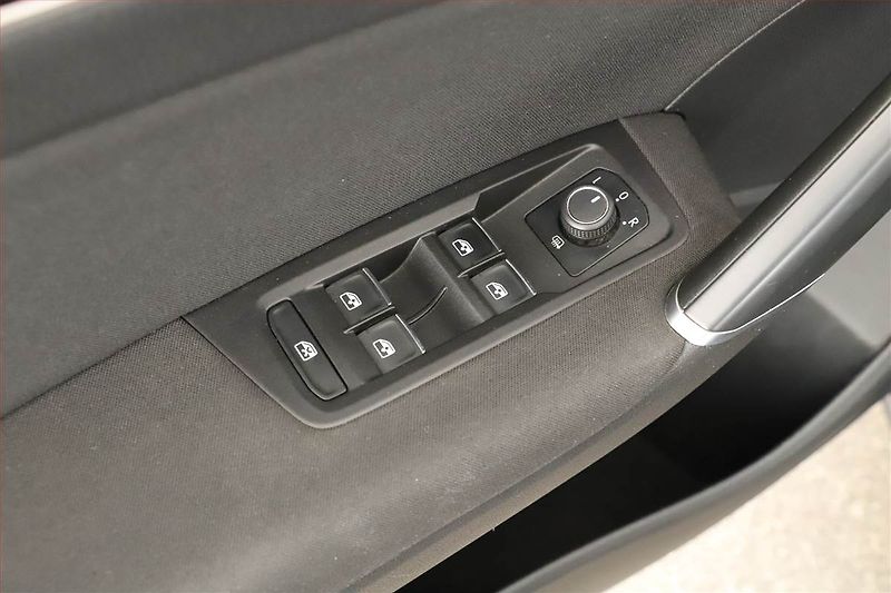 Volkswagen Touran (2018) 1.5 TSI, Navi, Park. senzory - fotka 16 z 16