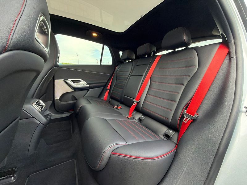 Mercedes-Benz GLC 400 4MATIC EQ AMG - fotka 27 z 37