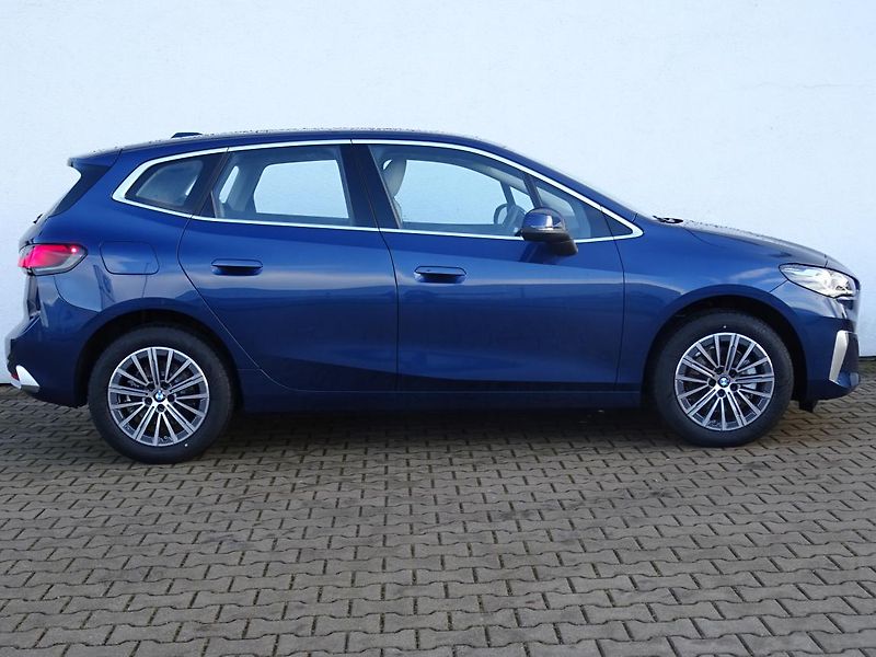 BMW Řada 2 220i Active Tourer - fotka 5 z 7