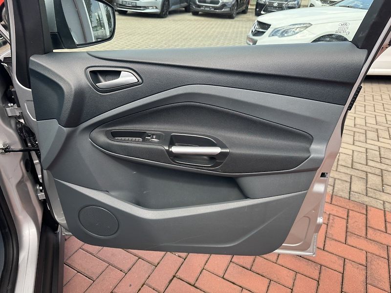 Ford C-MAX (2011) 1.6 Ti-VCT Klima Tažné - fotka 19 z 49