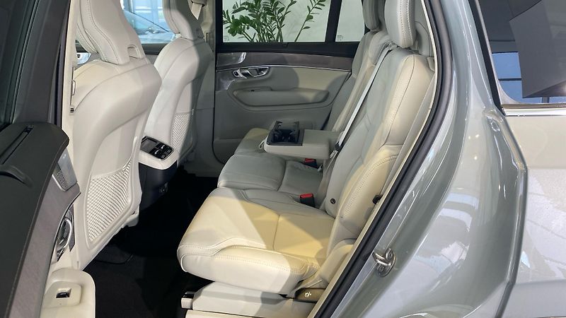 Volvo XC90 (2026) ULTRA BRIGHT, B5 AWD, 184+10 k - fotka 11 z 15