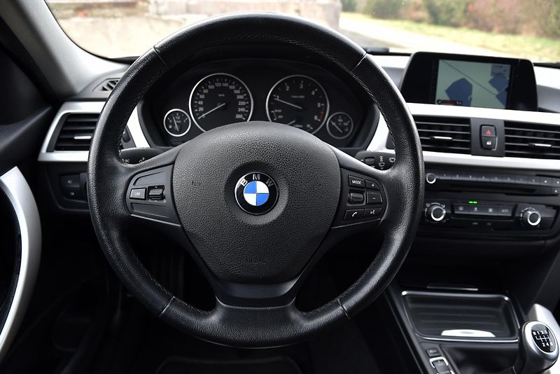 BMW Řada 3 318d (2.0) 6st, NAVI, ALU, PDC - fotka 11 z 51
