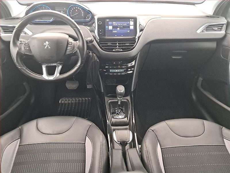 Peugeot 2008 (2016) 1.2 PureTech, Automat, ČR - fotka 8 z 18