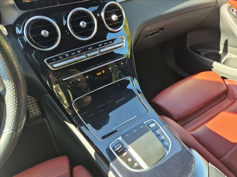 Mercedes-Benz GLC 2,0 300 d 4MATIC Coupe - fotka 17 z 19
