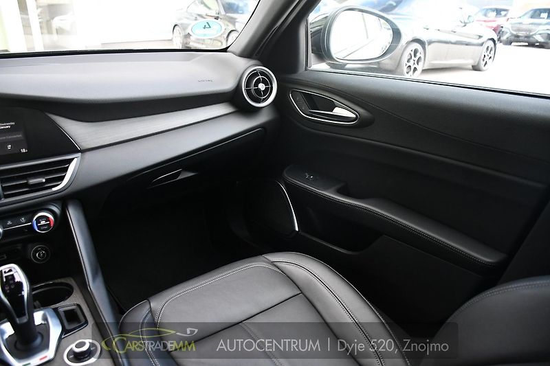 Alfa Romeo Giulia 2.2JTDm 154kw Ti - fotka 22 z 53