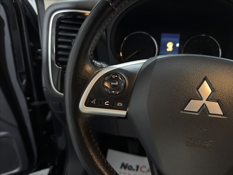 Mitsubishi Outlander 2,3   DI-D 4X4 7MÍST SPORT TZ - fotka 11 z 39