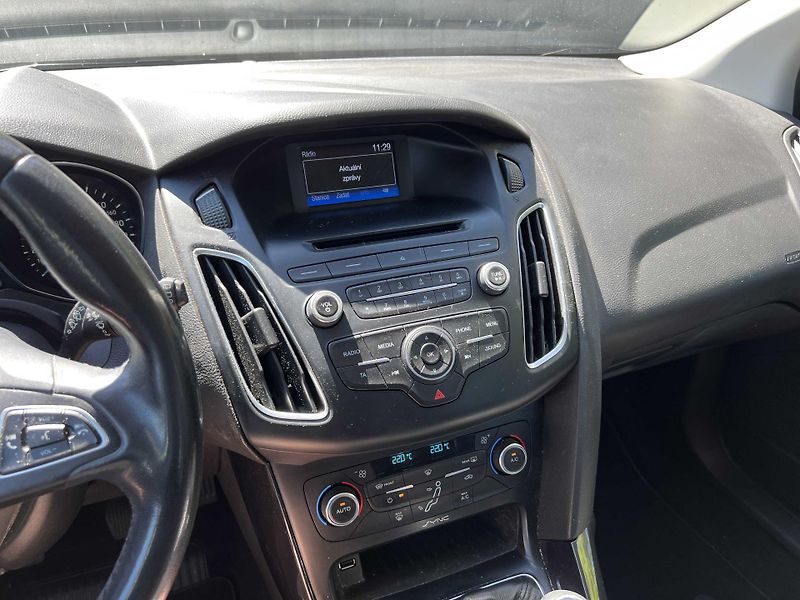 Ford Focus 1.5 TDCi 88 kW 1.MAJ SERVISKA - fotka 12 z 15
