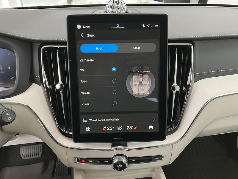 Volvo XC60 B5 AWD Ultra Bright-REZERVACE - fotka 50 z 53