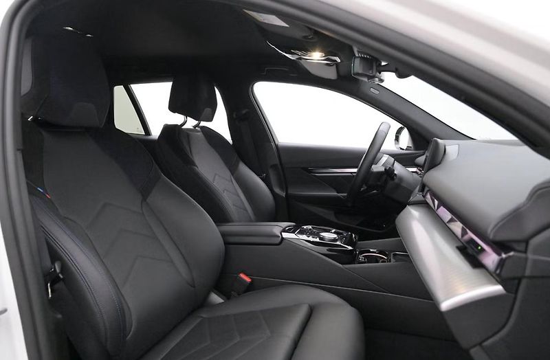 BMW i5 eDrive40 Touring M SoH 97% Taž - fotka 10 z 26