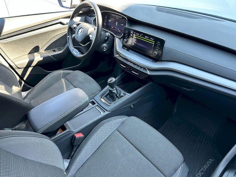 Škoda Octavia (2022) 2.0 TDI 85kW Ambition Combi - fotka 7 z 23