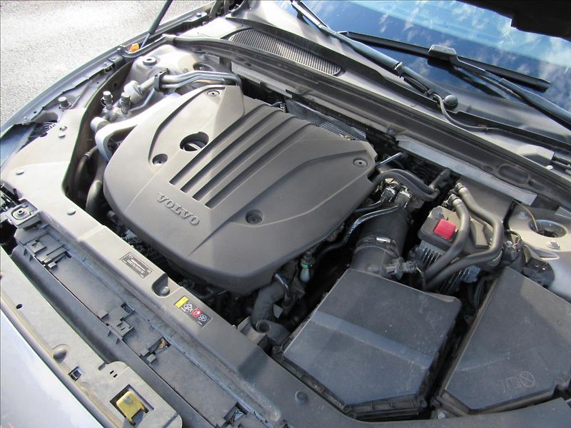 Volvo S60 2,0 B5 184kW AWD R-Design - fotka 34 z 34