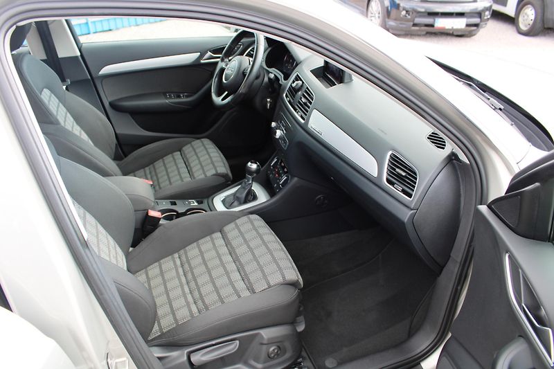 Audi Q3 (2016) 2,0TDI QUATTRO S-TRONIK LED   - fotka 13 z 16