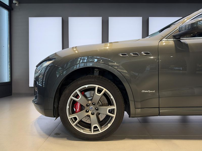 Maserati Levante (2018) S Q4 430HP - fotka 4 z 17