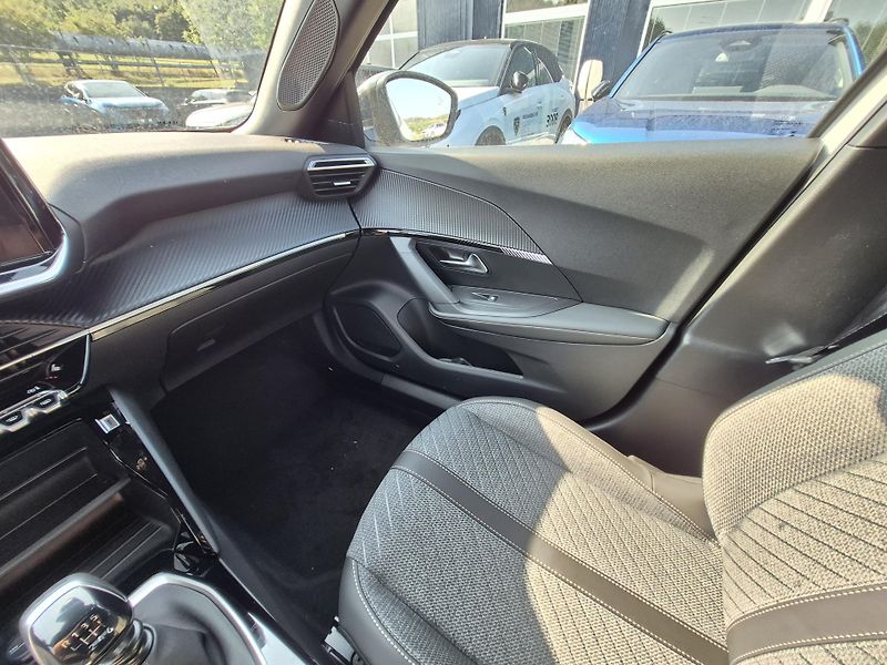 Peugeot 2008 (2026) ALLURE Turbo 100 MAN6 - fotka 15 z 23