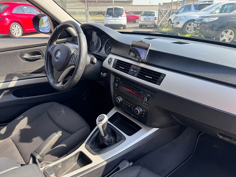 BMW Řada 3 (2011) E90 2,0D 85 KW PĚKNÝ - fotka 39 z 45