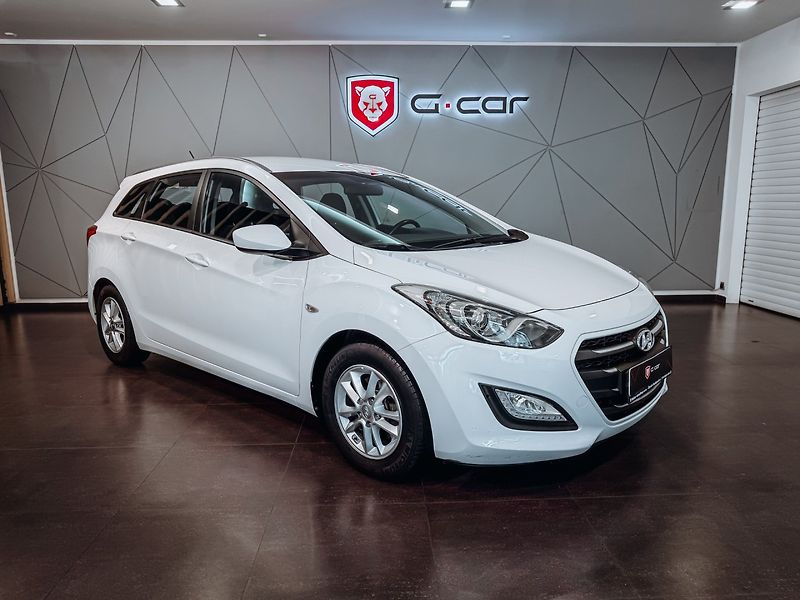Hyundai i30 1.6CRDi 81kW - fotka 2 z 27