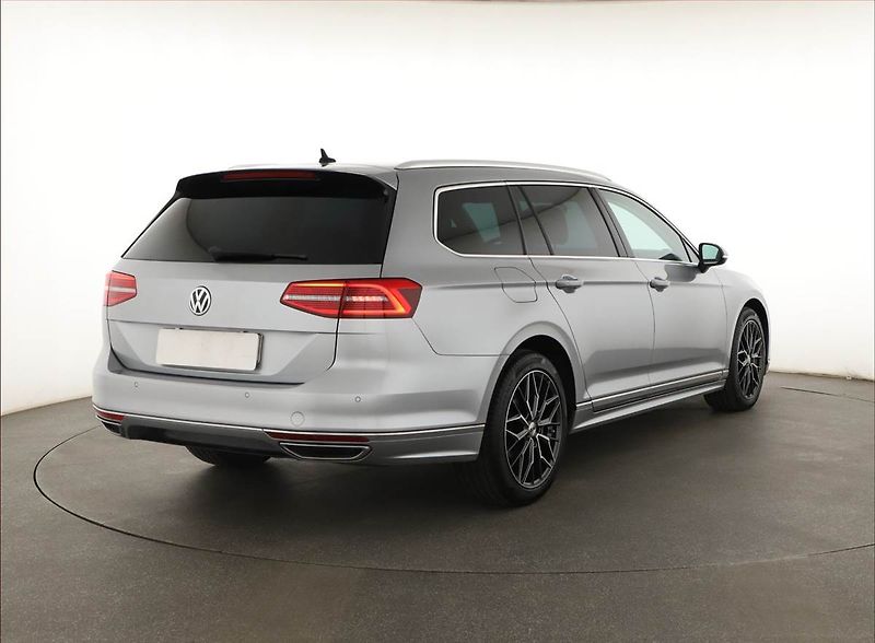 Volkswagen Passat (2019) 2.0 TDI, Automat, Kůže, Navi - fotka 5 z 20