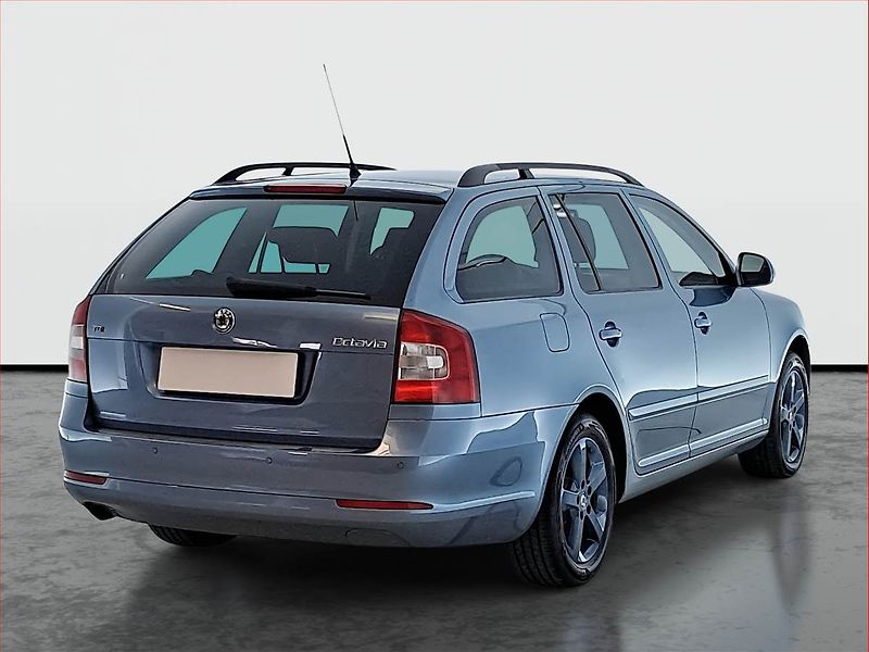 Škoda Octavia (2011) 2.0 TDI, Serv.kniha, Xenony - fotka 5 z 16