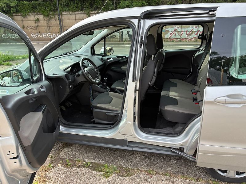 Ford Tourneo Courier 1.5 TDCi ČR 1.Maj 72 tkm DPH - fotka 10 z 24