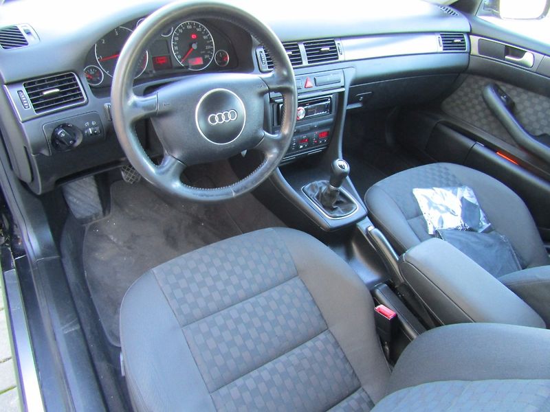 Audi A6 (2003) 1.9 TDI 96kW 2 SADY PNEU - fotka 13 z 33