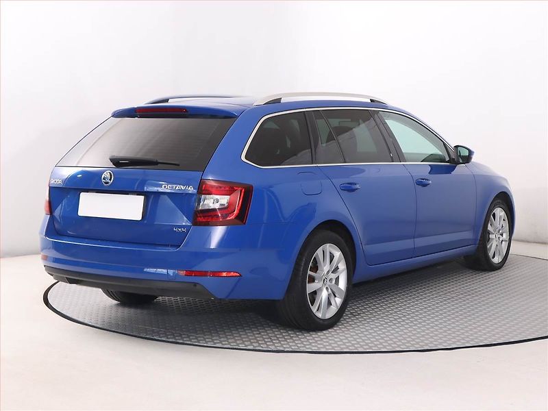 Škoda Octavia (2019) Ambition Plus 2.0 TDI, 4X4 - fotka 5 z 20