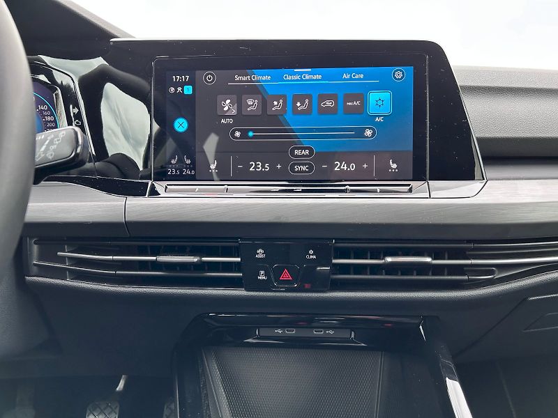 Volkswagen Golf (2023) 1.5 TSI 110kW Style - fotka 20 z 35