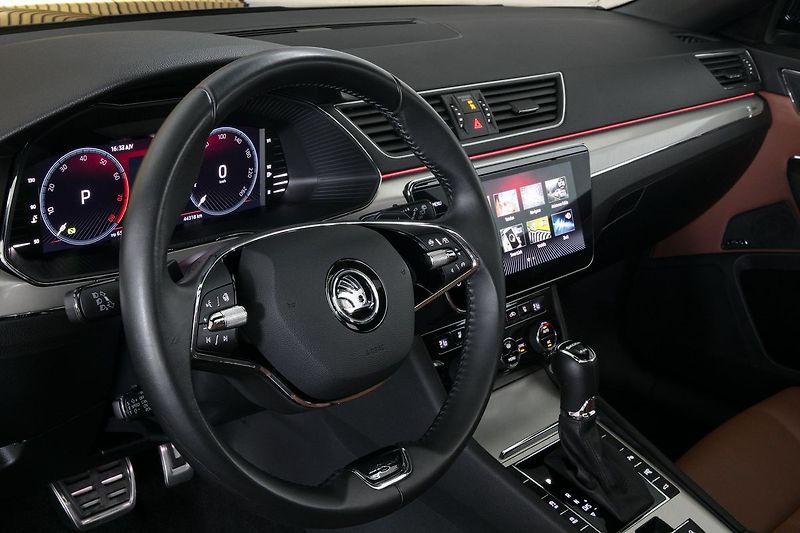 Škoda Superb 2.0TSI 206kW 4x4 L&K Max výbav - fotka 20 z 44