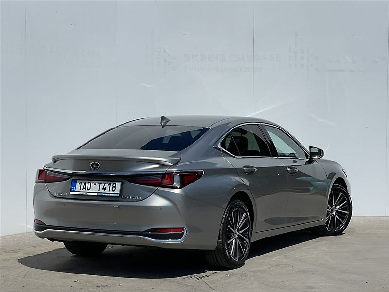 Lexus ES 300h 2,5 Business Edition - fotka 3 z 22
