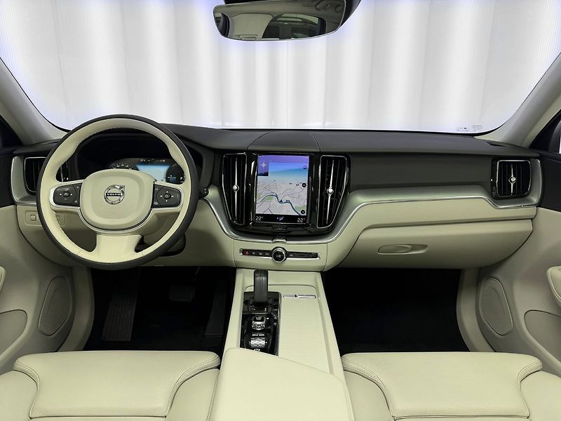 Volvo XC60 T6 AWD RECHARGE, ACC, PANORAMA - fotka 10 z 31