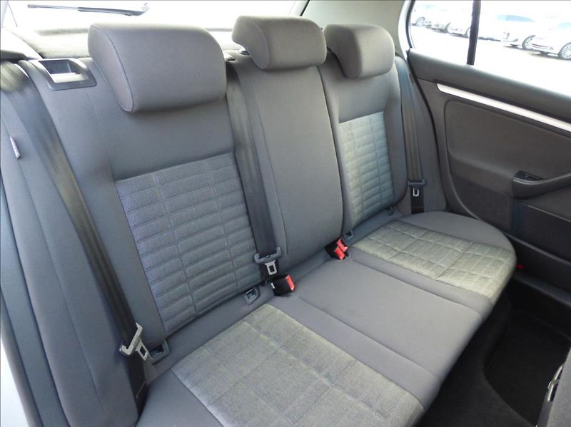 Volkswagen Golf 1,6 Digi Klima,Webasto  Tour - fotka 18 z 42