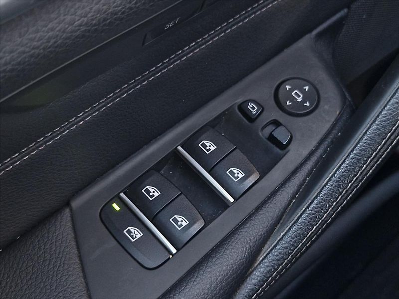 BMW Řada 5 3,0 530d TOURING KOMPLETVÝBAVA - fotka 37 z 39