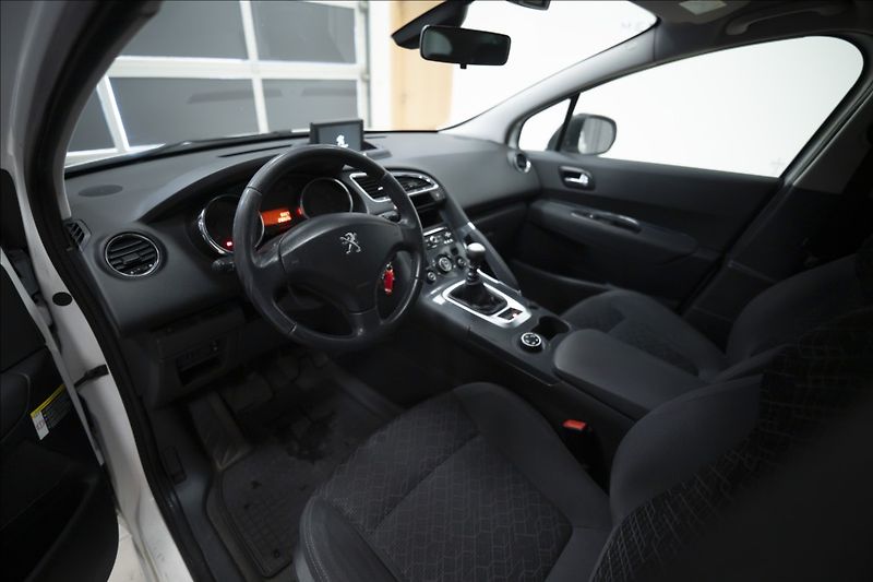 Peugeot 3008 2,0 HDI NAVIGACE TAŽNÉ - fotka 7 z 36