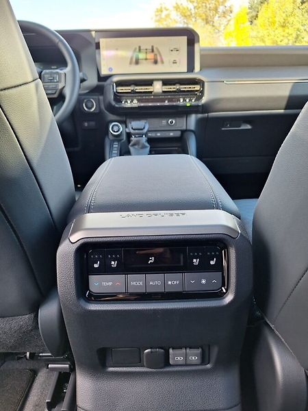 Toyota Land Cruiser MY 2027 EXECUTIVE Skyview 2.8D - fotka 11 z 13
