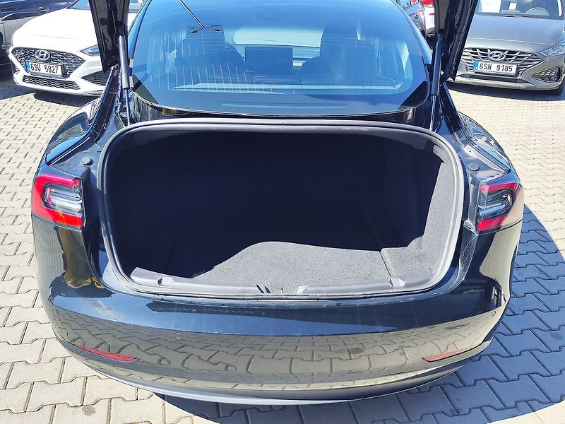 Tesla Model 3 EV/366kW Long Range Dual M. - fotka 10 z 28