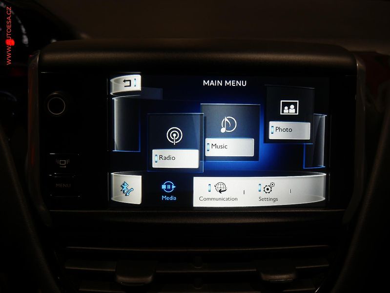 Peugeot 208 (2014) 1.6 VTi, Allure - fotka 13 z 15
