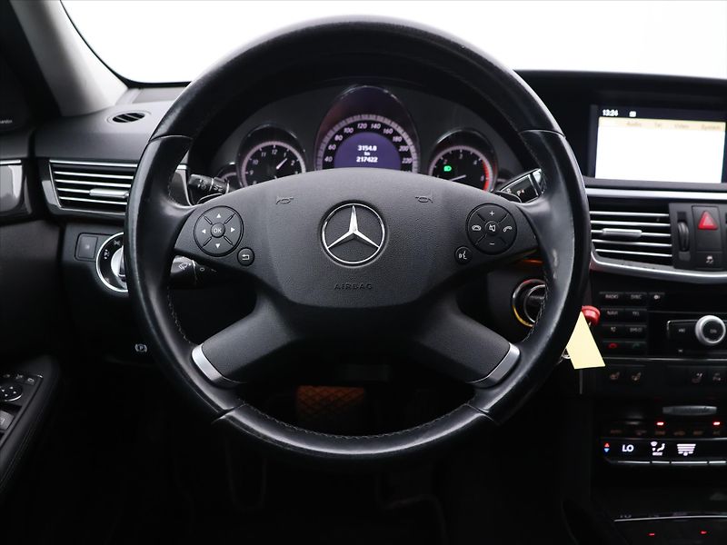 Mercedes-Benz Třídy E 3,0 350CDI 170kW CZ Avantgarde - fotka 20 z 35