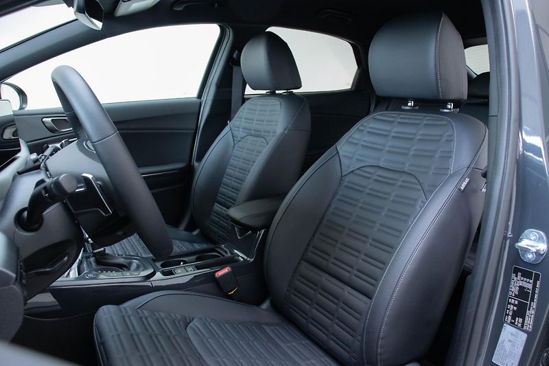 Kia XCeed 1.6 T-GDI GPF 7DCT TOP - fotka 13 z 16