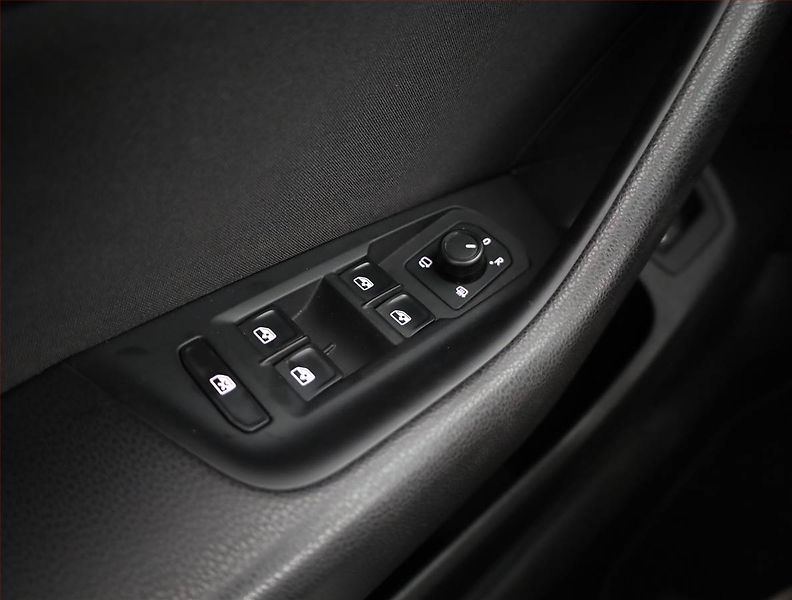 Volkswagen Passat (2020) Business 2.0 TDI, Automat - fotka 12 z 17